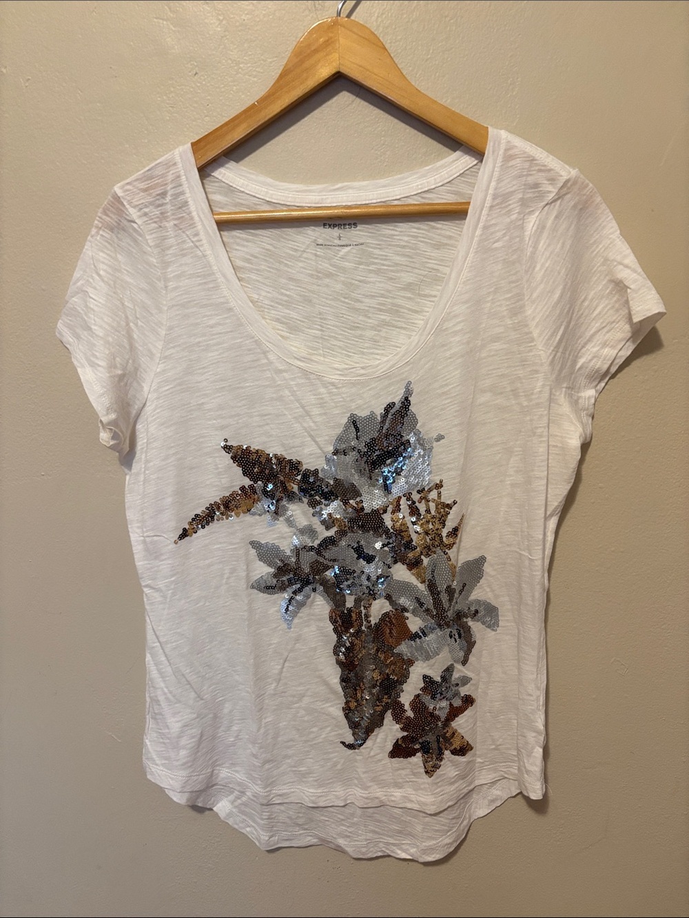 Express White Short Sleeve Scoop Neck Sequin Floral Tee
